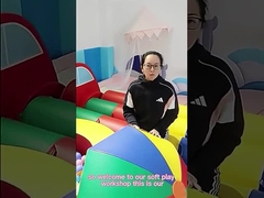 Beyaz Yumuşak Oyun Dahili Ekipman Çiftlik Atlama Evi Bebek Yatakları Ve Çit