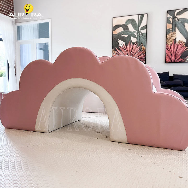 Pastel Pembe Beyaz Çocuk Yumuşak Oyun Ekipmanı Zehirli Olmayan Kapalı Yumuşak Oyun Çıkışçıları