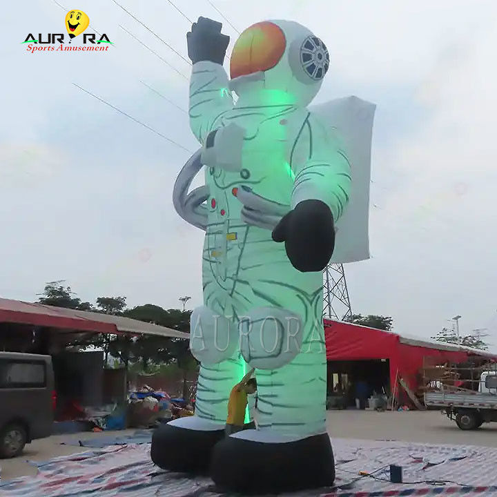 20 metre yüksekliğindeki dev şişme astronot sahnesi reklam hava şişme cihazları