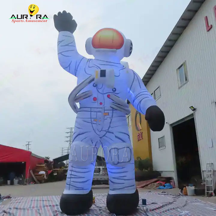20 metre yüksekliğindeki dev şişme astronot sahnesi reklam hava şişme cihazları