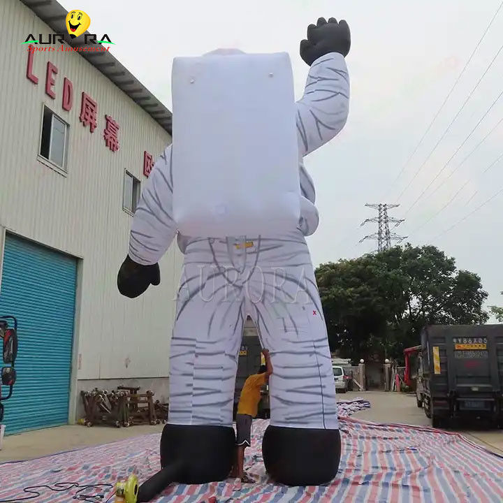 20 metre yüksekliğindeki dev şişme astronot sahnesi reklam hava şişme cihazları