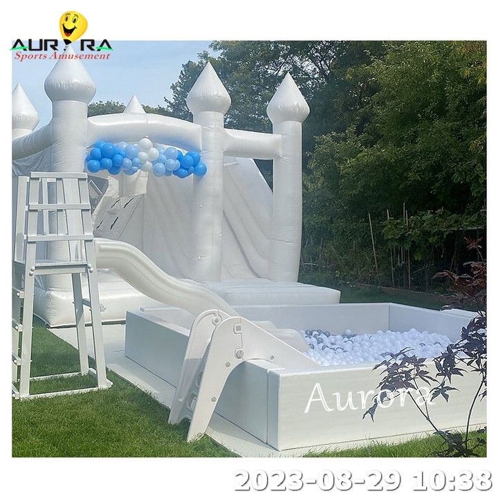 Ahşap Çerçeve Şişme Yumuşak Oyun Ekipmanı Çocuklar Seti Bubble Dome Bouncy Castle Bouncer Beyaz