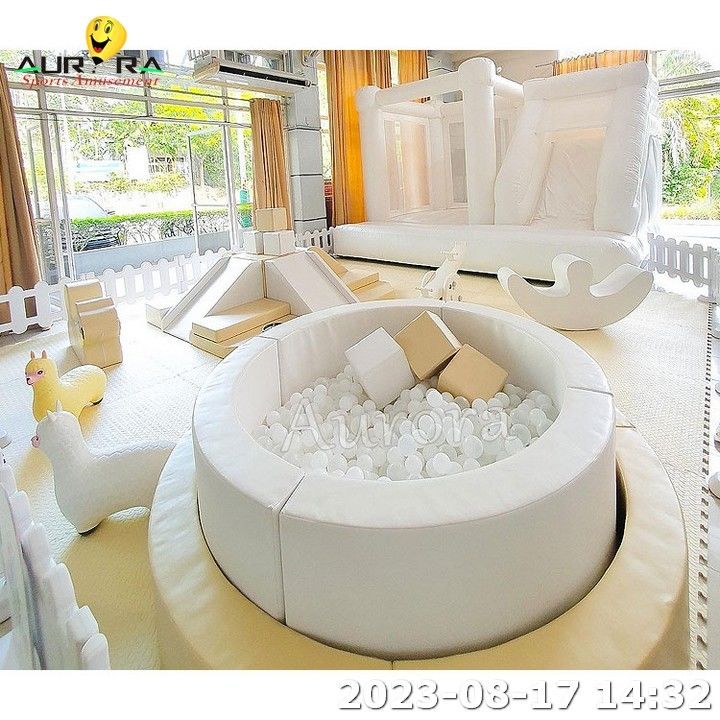 Yumuşak Oyun Atlama Evi Kiralama Açık Hava Yumuşak Oyun Kaydırma ve Top Çukurla Beyaz