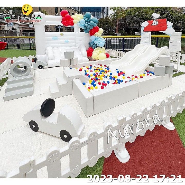 Yumuşak Oyun Atlama Evi Kiralama Açık Hava Yumuşak Oyun Kaydırma ve Top Çukurla Beyaz